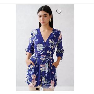 Yumi Kim Liz Floral Romper Navy Blue NWT size small